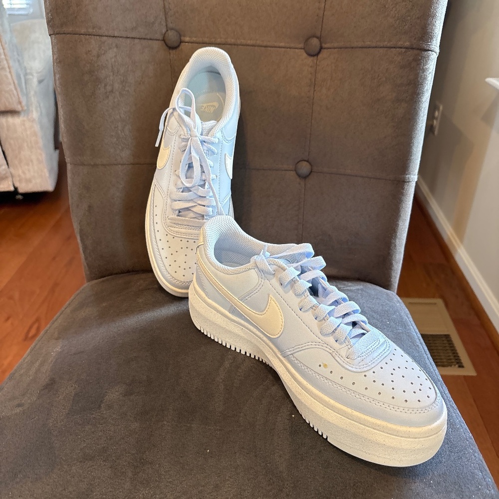 EUC Women’s Nike Court Vision Light Blue Alta Sports Shoe Sneakers Sz 8